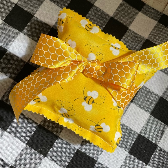 ⤵️🆕 Mini Pillows Honey Bee | farmhouse| Shelf/Tiered Tray/Basket set 🐝 - Picture 5 of 16